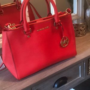 Michael Kors Medium Sutton